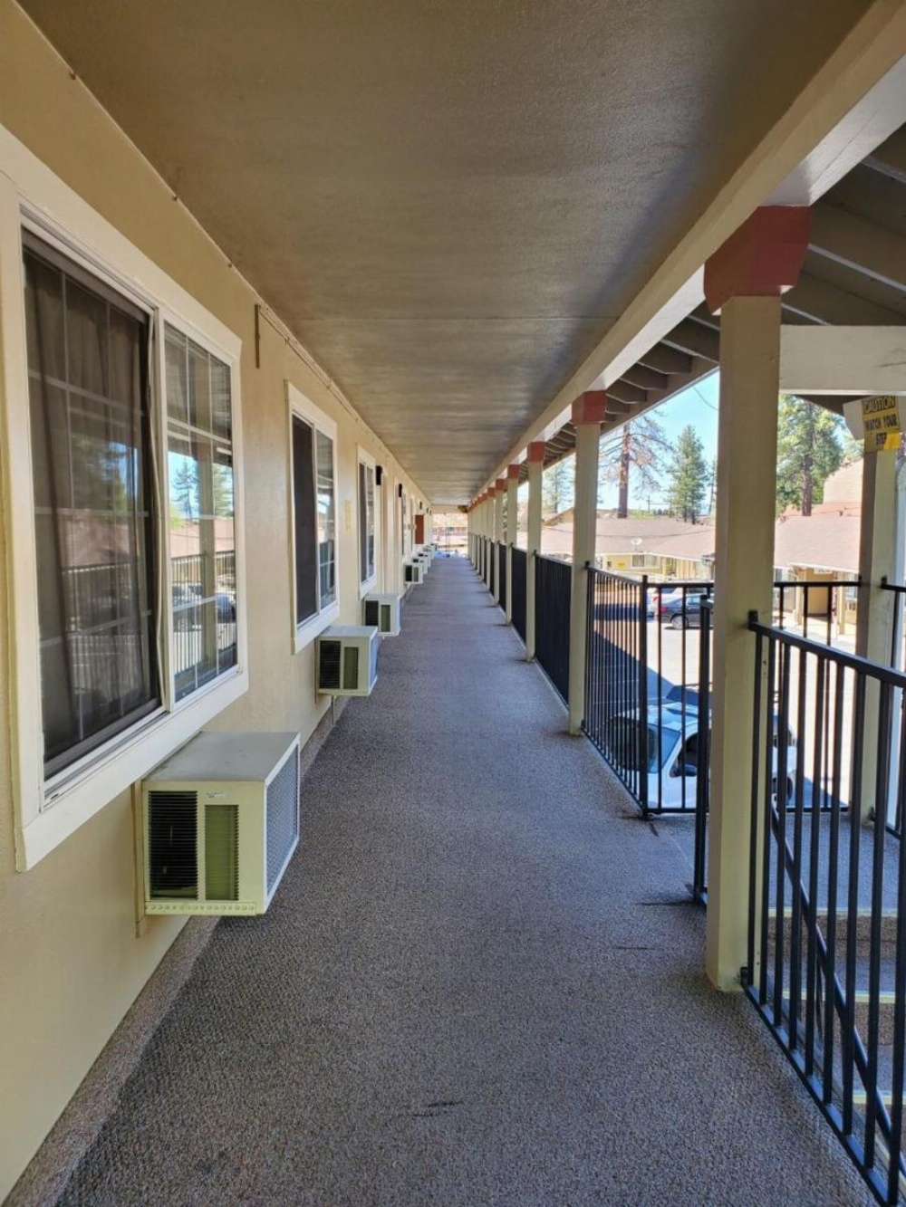 Bluebird Day Inn & Suites Image 31