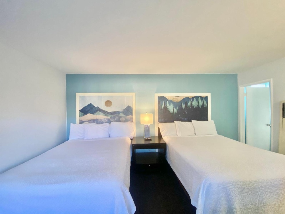 Bluebird Day Inn & Suites